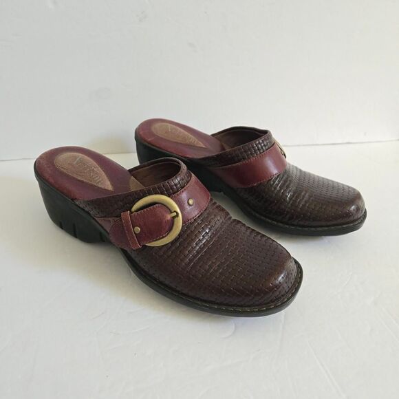 Clarks Women's Brown and Burgundy Clogs mules size 6 - Picture 2 of 8